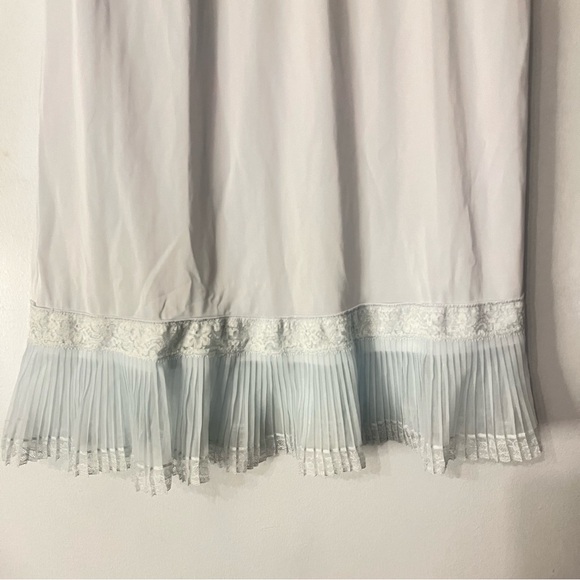 New Vintage Van Raalte Opaquelon Blue Half Slip Pleated Lace Trim Size Medium - Picture 2 of 8